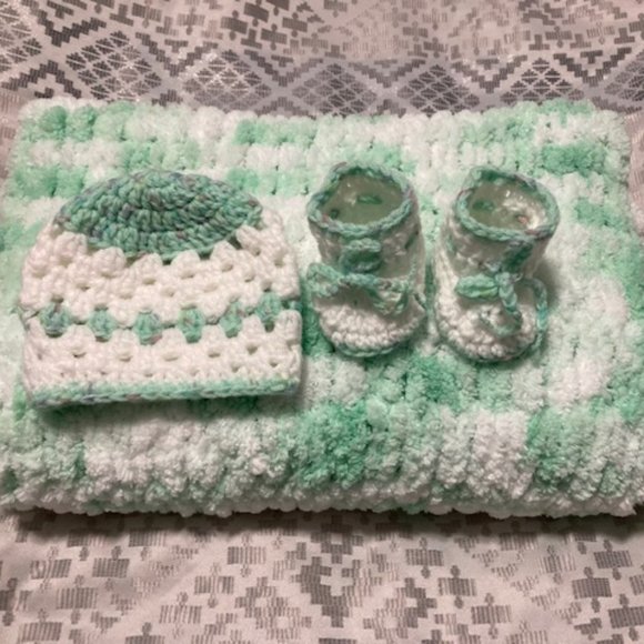 Handmade Other Handmade Chunky Knitted Baby Blanket Hat Booties